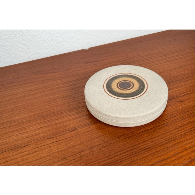 Beige Vintage Stoneware Bowl with Lid by Tove Rappold for Knabstrup, Denmark, 1970s For Sale - Image 8 of 18