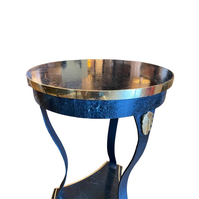 Maitland - Smith 1980s Vintage Maitland Smith Shell Veneer With Shell Medallion and Brass Pair Side End Tables For Sale - Image 4 of 18