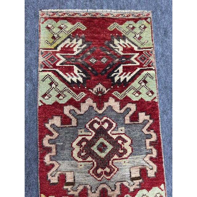 Turkish Yastik Rug 1'5" x 3'3" For Sale - Image 4 of 5