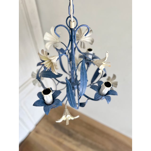 French Blue and White Tole Floral Cage 4-Light Chandelier, 1970s For Sale - Image 10 of 15