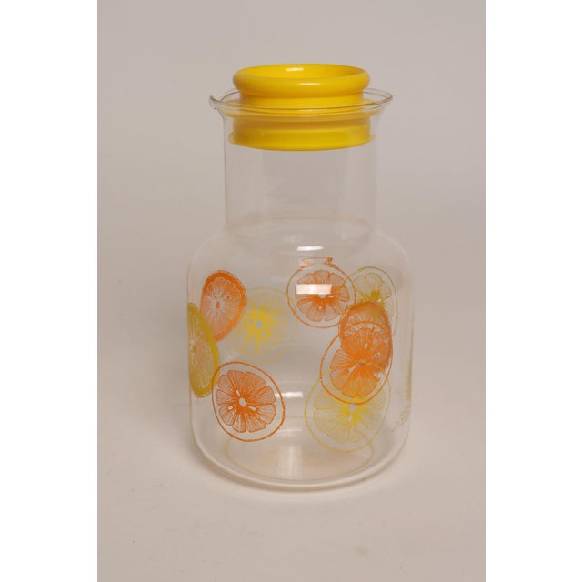 Vintage Pyrex 1.5 Liter Glass Orange Juice / Lemonade Carafe With Lid Model 3515 For Sale - Image 4 of 11