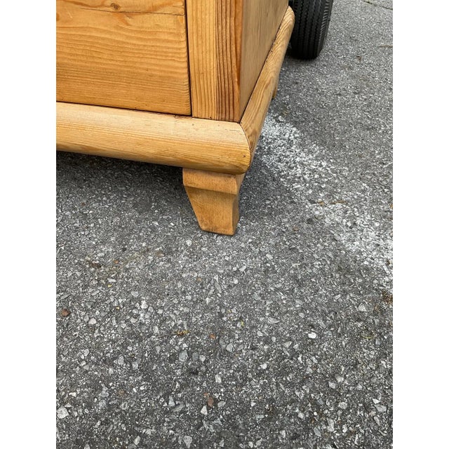 19th Century English Pine Chest For Sale In Nashville - Image 6 of 10