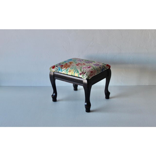 Mid-Century Modern Vintage Vibrant Floral Needlepoint Footstool Ottoman Mid-Century For Sale - Image 3 of 14