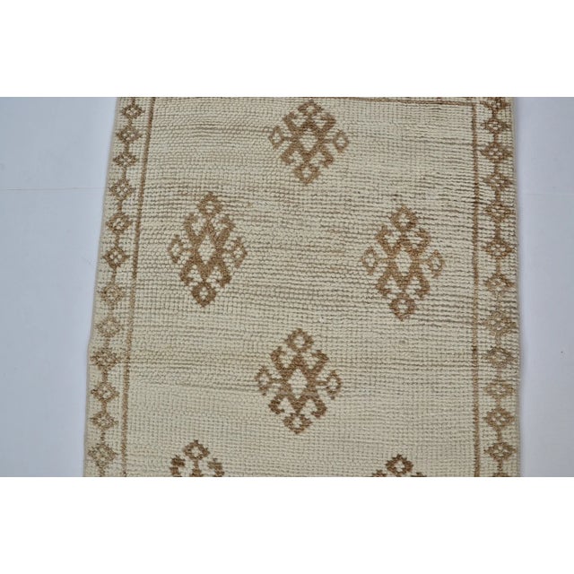1950s Turkish Neutral Patterned Runner For Sale - Image 4 of 10