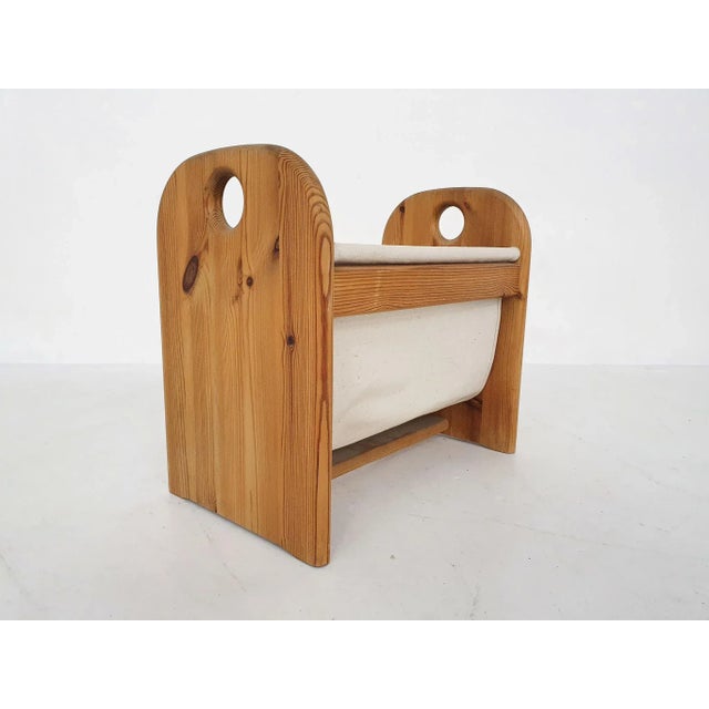 Solid pinewood magazine stand with off-white linnen