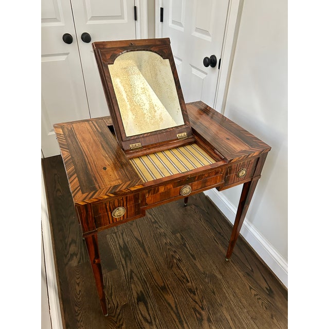 A beautifully proportioned George III (late 18th/early 19th century) dressing table, sometimes referred to as Beau...