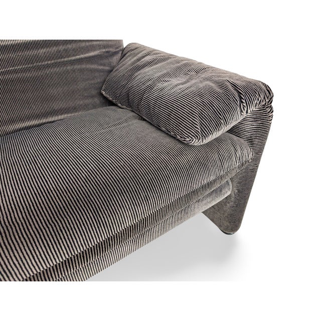 Maralunga Two-Seater Sofa by Vico Magistretti for Cassina For Sale - Image 9 of 10