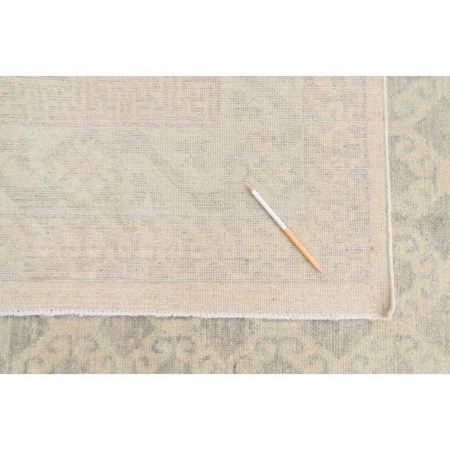 1980s Contemporary Allover Geometric Floral Champagne & Mint Wool Low Pile Hand-Knotted Rug - 6’1” x 9’8” For Sale - Image 10 of 10