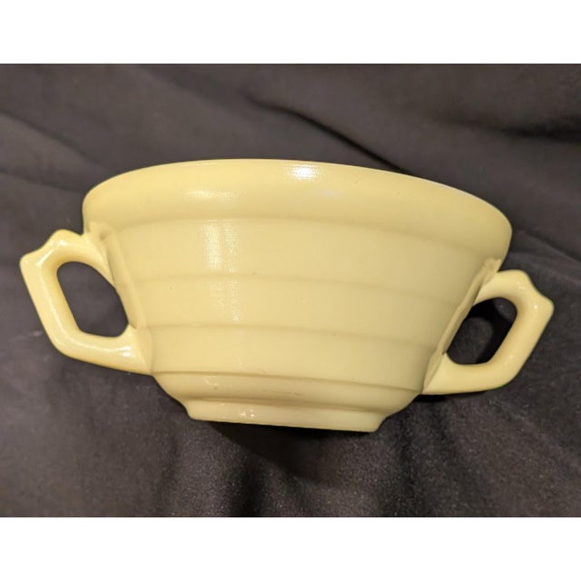 1940s Vintage 1940s Hazel-Atlas "Moderntone" Platonite Pastel Handled Cream Soup Bowls - Yellow & Blue Set of 4 For Sale - Image 5 of 8