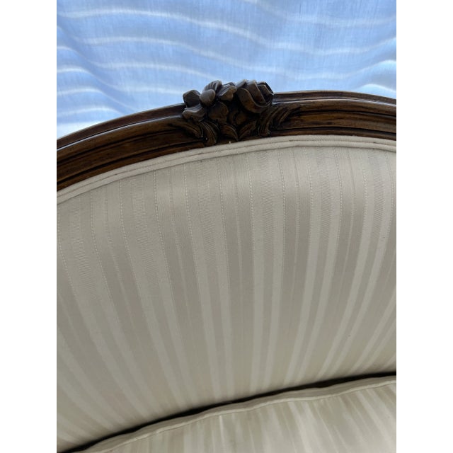 French Provincial 1940s French Style White Settee For Sale - Image 3 of 10