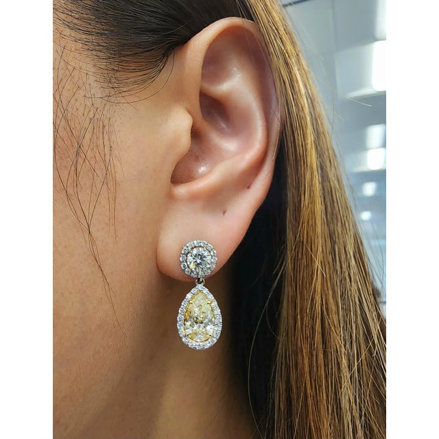These exquisite dangle earrings feature 3.02 ct of natural yellow diamonds, each radiating vibrant color and exceptional...