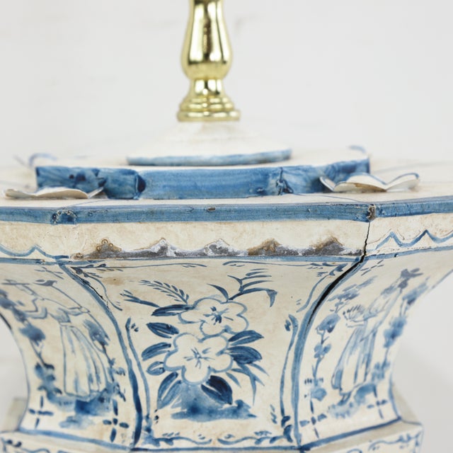 Vintage Hand-Painted Dutch Blue and White Tile-Style Metal Table Lamp - Octagonal Urn With Pastoral Scenes For Sale - Image 16 of 17