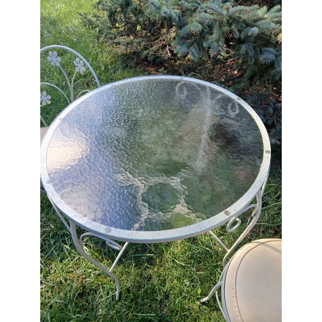 English 1970s Plantation Patterns Wrought Iron Bistro Patio 3 Pc Set, Daisy Design For Sale - Image 3 of 7