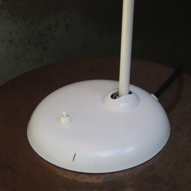 German Bauhaus Classic White Metal 6556 Desk Lamp from Kaiser Idell For Sale - Image 10 of 11