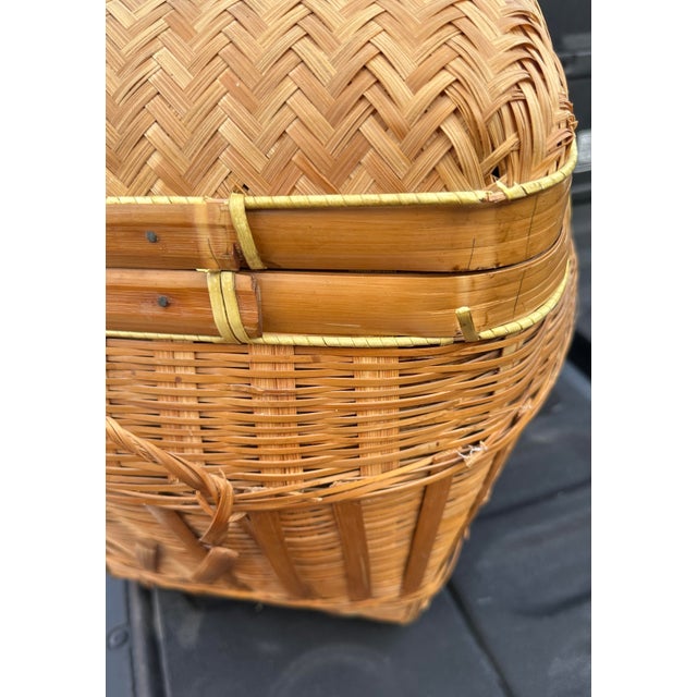 Vintage Chinese Split Bamboo Herringbone Weave Storage Trunk/Basket For Sale - Image 11 of 12