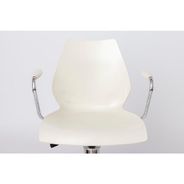 White Vintage Maui Swivel Chair by Vico Magistretti for Kartell, 2000s For Sale - Image 8 of 13