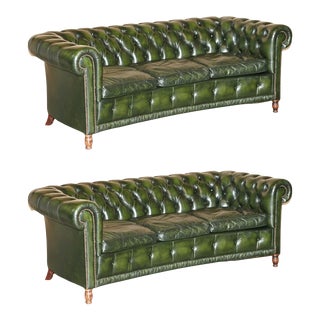 Late 20th Century Fine Pair of Vintage Regency Green Leather Serpentine Fronted Chesterfield Sofas For Sale