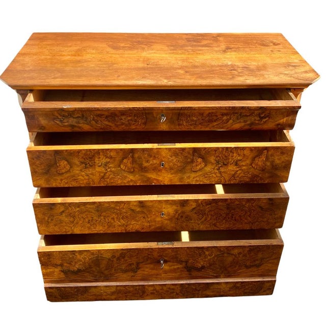 Antique Louis Philippe Chest of Drawers in Walnut Burl, 1890s For Sale - Image 5 of 10