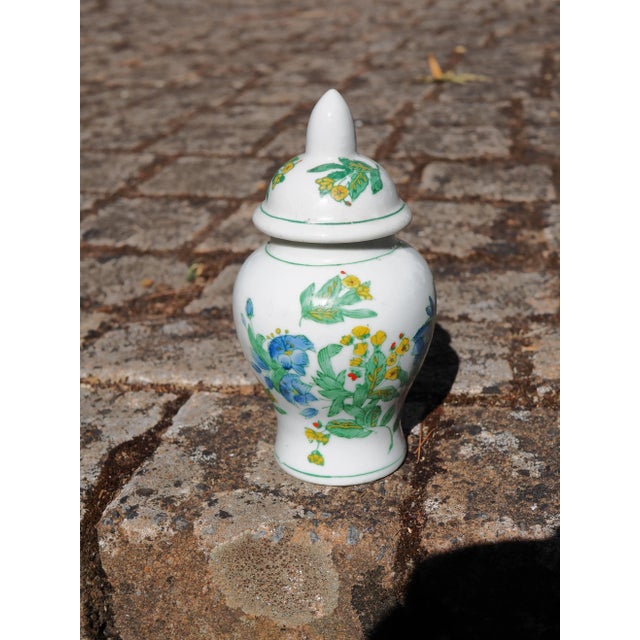 White 1970s Chinese Ginger Jar With Floral and Parrot Decoration For Sale - Image 8 of 11