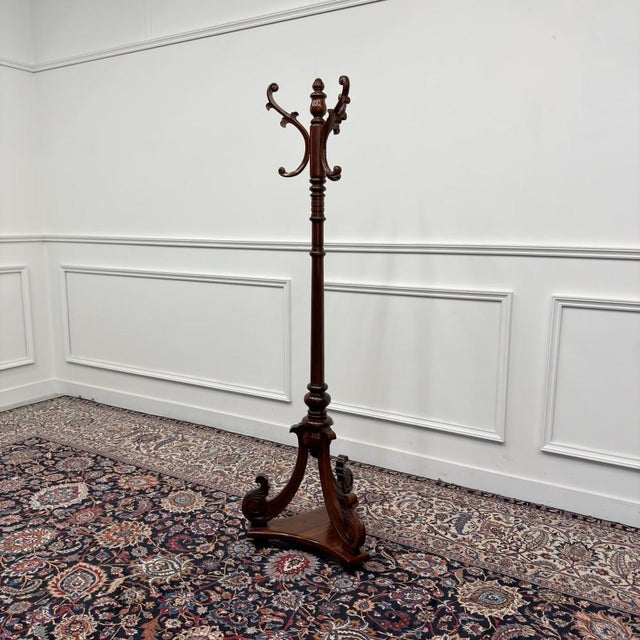 English Coat Rack from Baccarat, in Very Good conditions. Designed 1920 to 1949