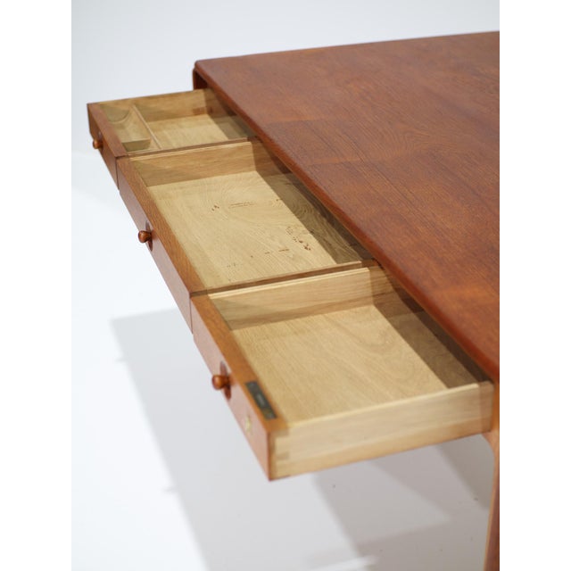 AT-305 Drop-Leaf Desk in Teak and Oak from Hans J. Wegner, Denmark, 1950s For Sale - Image 12 of 18