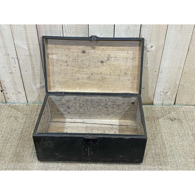 Travel trunk in fir wood from the beginning of the XXth century - L = 60cm, p = 35cm, H = 28cm.