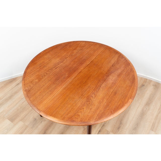 Wood Dining Table and Chairs by Hans Wegner, 1950s, Set of 7 For Sale - Image 7 of 16