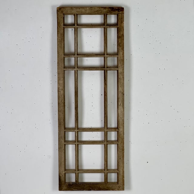 The first thought and imagery that came to our mind when we saw this salvaged window frame was Pieter Mondriaan's art!...