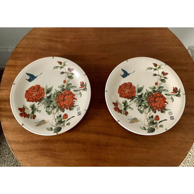 Early 20th Century Chinoiserie Floral and Butterfly Wall Plates, Pair For Sale - Image 14 of 14
