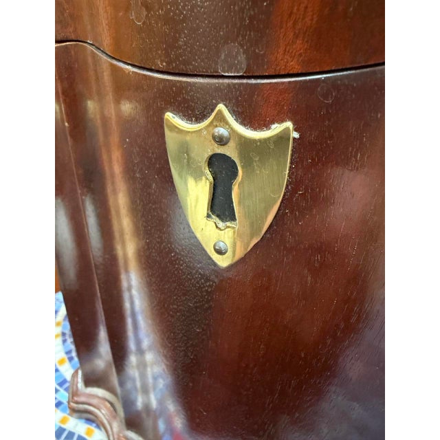 Traditional Early 19th Century Federal Style Inlaid Seashell Knife Box For Sale - Image 3 of 11