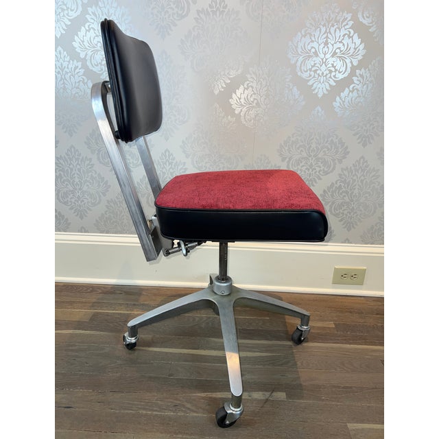 I really like this cool vintage chair which is likely from the 1970’s. It has no manufacturer information on it, but it is...