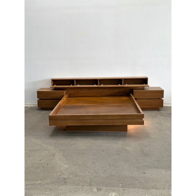 Overall : W121 D96 H30 Headboard W95.5 D19 H30 Nightstand: W27.25 D19 H20 Platform: W65.25 D83.25 H15.25 Inner Bed: W62...