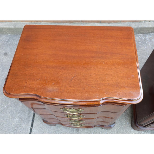 Brown Pair John Widdicomb Co. George III Style Block Front Mahogany Bedside Chests For Sale - Image 8 of 11