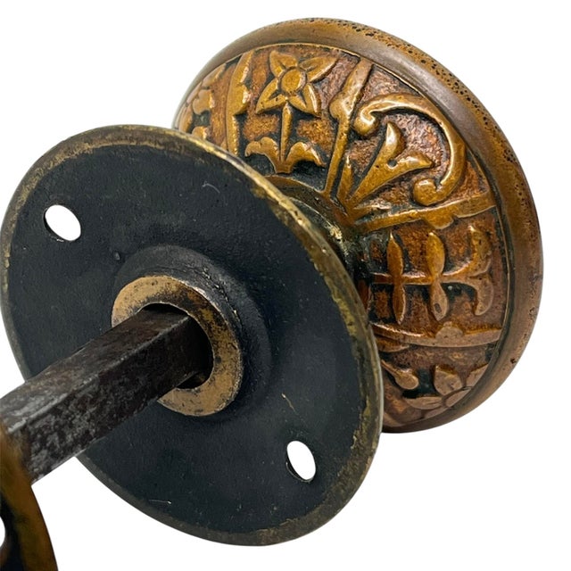 Late 19th Century 1890s American Bronze Door Knobs With Rosettes - A Pair For Sale - Image 5 of 9