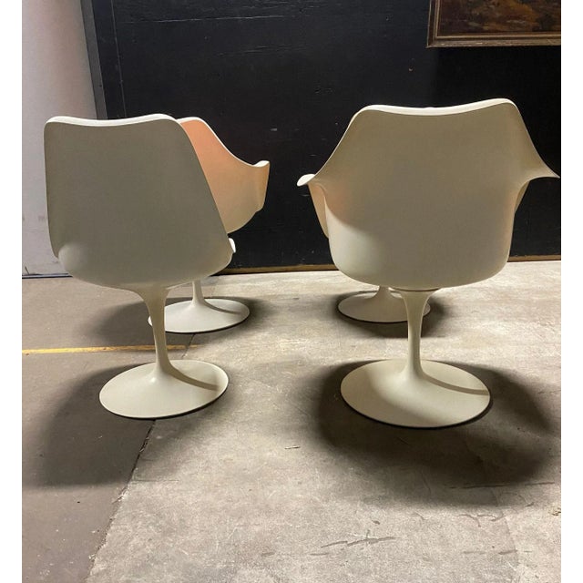 Mid-Century Modern Set of Four Vintage Knoll Eero Saarinen Tulip Chairs For Sale - Image 3 of 8