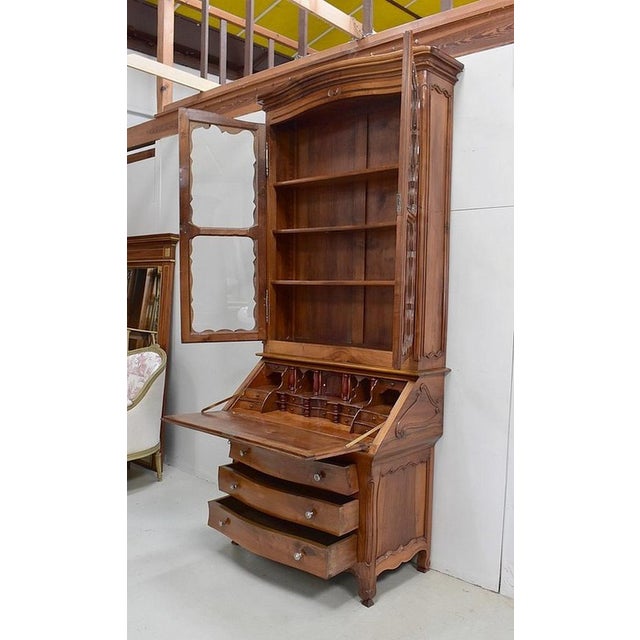 Bookcase Cabinet with Drawers in Solid Walnut, 18th Century For Sale - Image 4 of 18