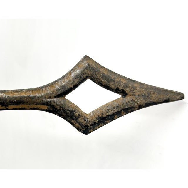 Farmhouse Large Antique Cast Iron Boxer Dog Weathervane – Directional Arrow Design – Americana / Industrial / Farmhouse Decor For Sale - Image 3 of 15