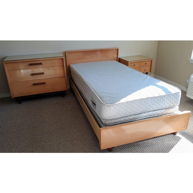 Merton Gershun for American of Martinsville twin bed, circa 1960s. Designed in the 1960s for the Urban Suburban line....