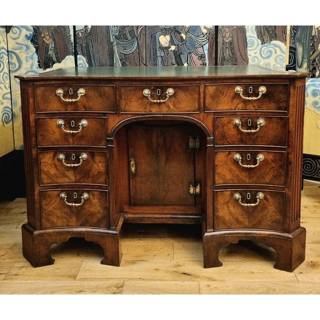 18th Century English Mahogany Serpentine Kneehole Desk, 1760s For Sale - Image 3 of 11