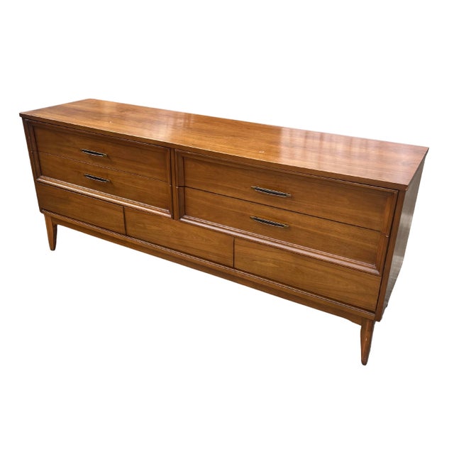 Dixie Vintage Mid-Century Modern Walnut 7-Drawer Lowboy Dresser by Dixie Furniture – 1960s MCM Long Dresser With Sculptural Hardware & Tapered Legs For Sale - Image 4 of 14