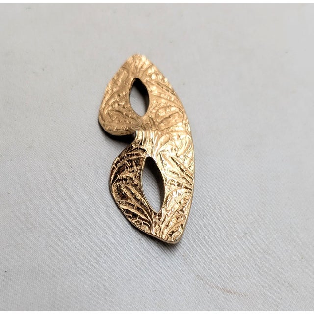 Mid-Century Modern Vintage 1960s Signed Napier Goldtone Mask Brooch For Sale - Image 3 of 6