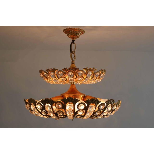 Hollywood Regency Peris Andreu Chandelier Made in Spain Gold-plated brass / crystal glass Diameter 46cm Height 43cm 5 x...