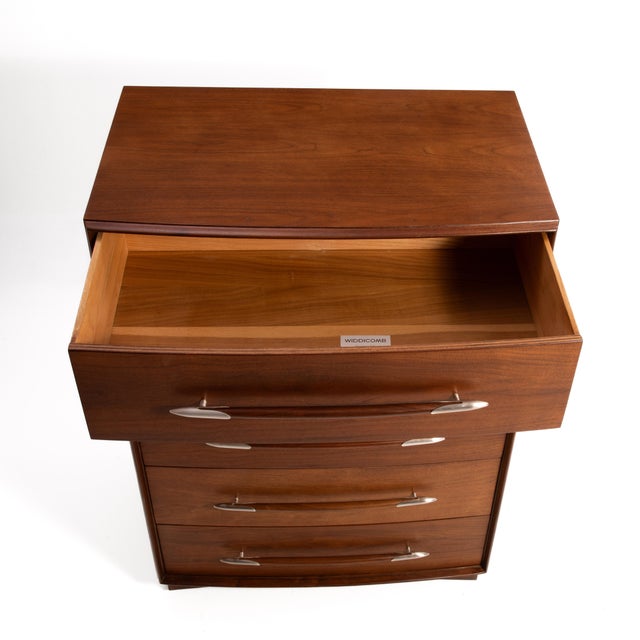 t.h. Robsjohn Gibbings Widdicomb Walnut Spear Handle Five Drawer Chest Dresser For Sale - Image 11 of 18