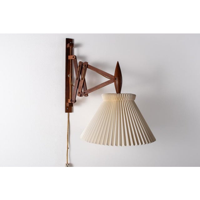1970s Vintage Scissor Wall Lamp with Adjustable Wooden Arm, 1970s For Sale - Image 5 of 11