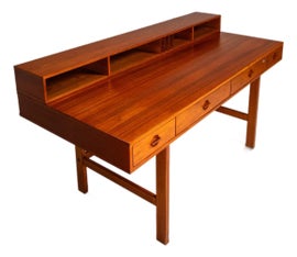 Example of Peter Løvig Nielsen Executive Desks