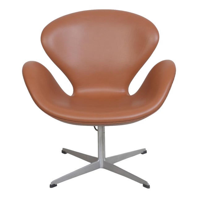 Vintage Swan Chair in Leather by Arne Jacobsen, 1960s For Sale