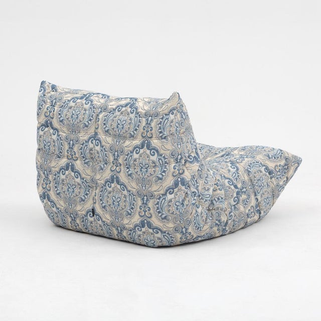 Togo Lounge Chair and Pouf in Pattern Fabric by Michel Ducaroy for Ligne Roset, 1973, Set of 2 For Sale - Image 9 of 18