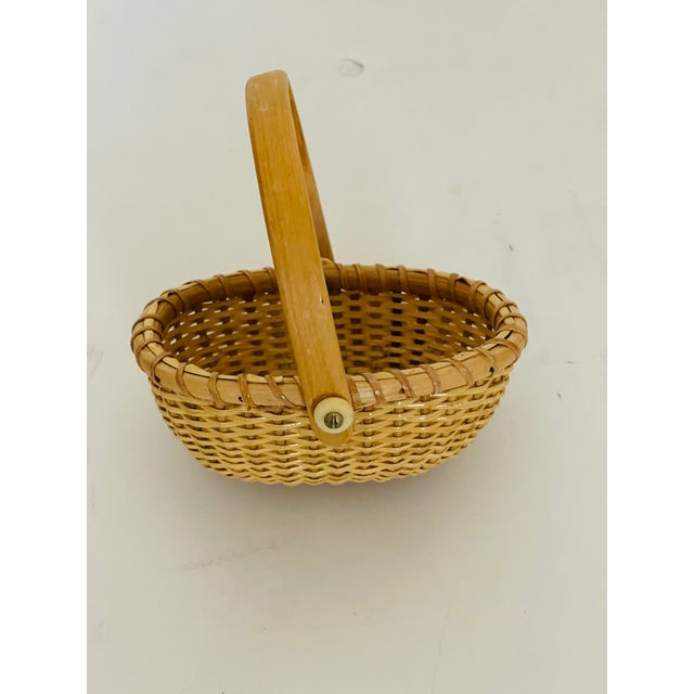 Lovely small handmade Nuntacket basket, 7”.