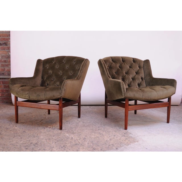 Mid-Century Modern Jens Risom Model 2137 Walnut "Floating" Lounge Chairs in Olive Velvet- a Pair For Sale - Image 3 of 13