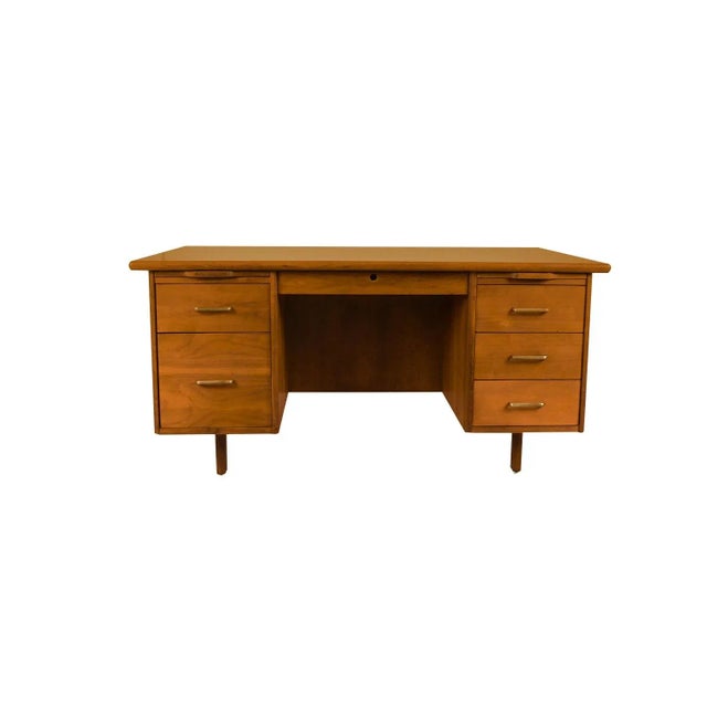 Beautiful Mid-Century Modern walnut executive Desk by Standard Furniture Company Herkimer, NY. Large Beautiful remarkable...